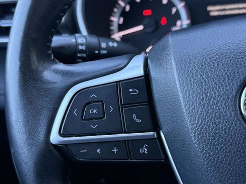 Certified 2023 Toyota Highlander XLE image 22