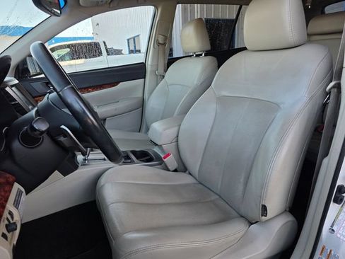 Used 2011 Subaru Outback 2.5i Limited AWD/4WD image 10