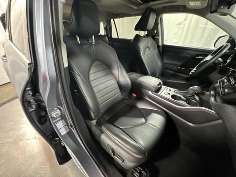 Used 2021 Toyota Highlander XLE image 34
