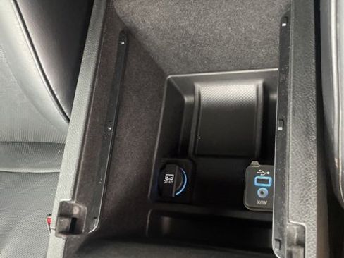 Used 2014 Chrysler 300 C image 37