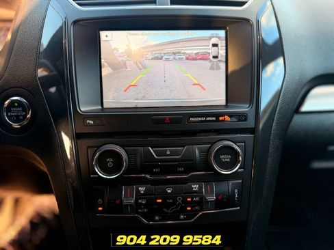 Used 2018 Ford Explorer XLT w/ Equipment Group 202A AWD/4WD image 18