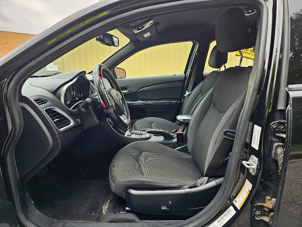 Used 2012 Dodge Avenger SXT FWD image 11