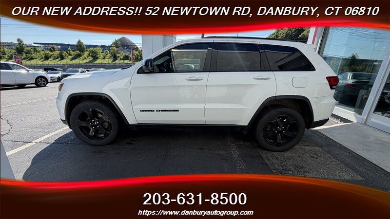 Used 2019 Jeep Grand Cherokee Laredo AWD/4WD image 2