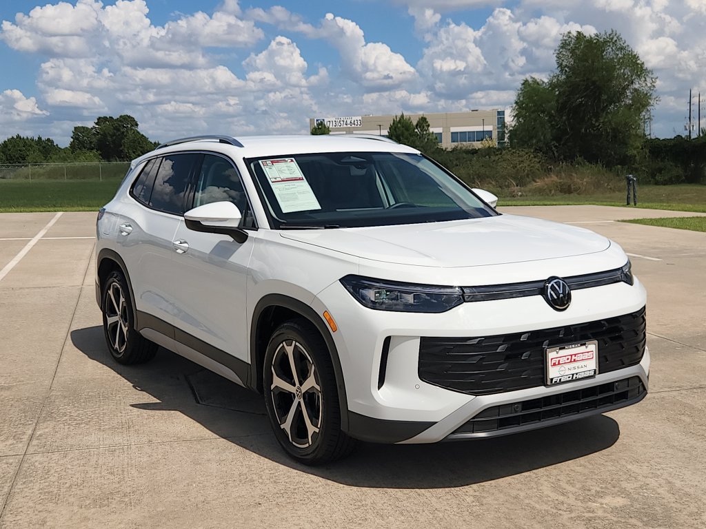 Used 2026 Volkswagen Tiguan SE FWD image 3