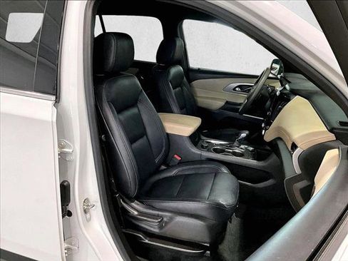 Used 2023 Chevrolet Traverse LS FWD image 9