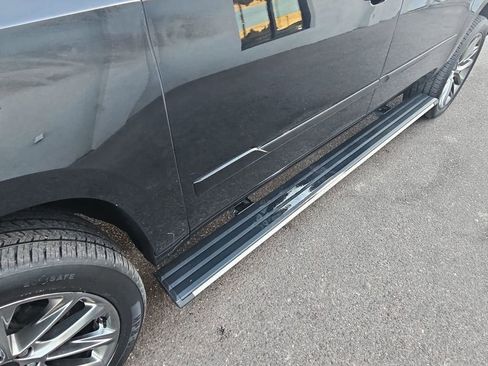 Used 2020 Cadillac Escalade ESV Premium Luxury w/ Escalade Sport Edition image 23