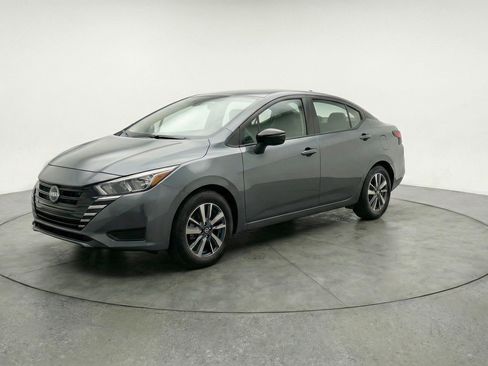 Used 2025 Nissan Versa SV image 3