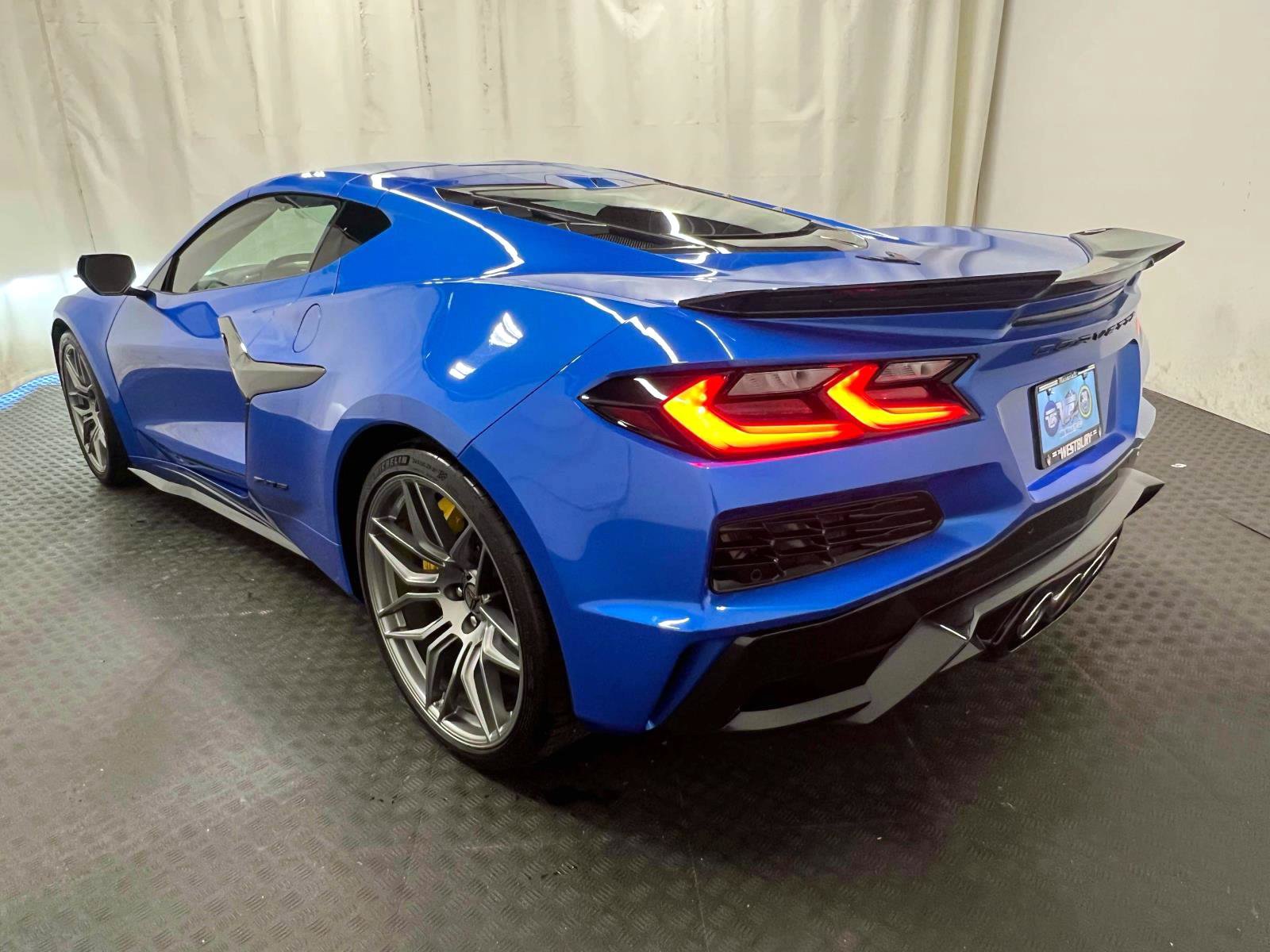Used 2025 Chevrolet Corvette Z06 w/ Stealth Interior Trim Package RWD image 8