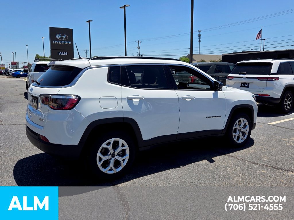 Used 2025 Jeep Compass Latitude AWD/4WD image 16