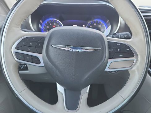Certified 2019 Chrysler Pacifica Limited image 22