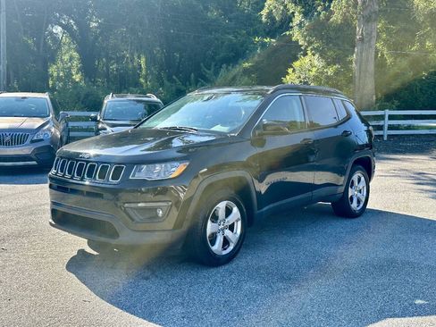 Used 2018 Jeep Compass Latitude AWD/4WD image 3