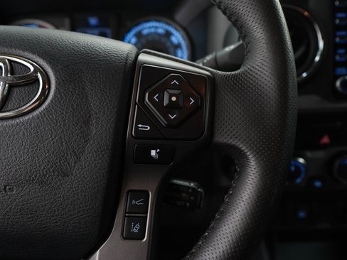 Used 2020 Toyota Tacoma TRD Sport AWD/4WD image 27