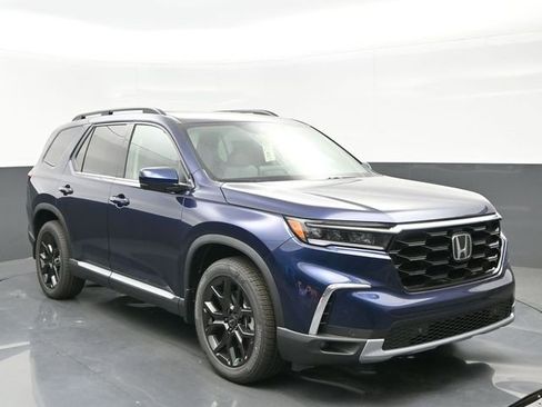 New 2025 Honda Pilot Touring image 8