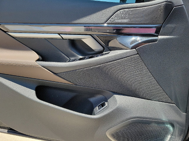 Used 2027 BMW i5 eDrive40 w/ M Sport Package RWD image 21