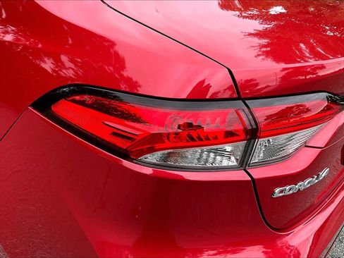 Used 2020 Toyota Corolla LE w/ LE Convenience Package FWD image 29