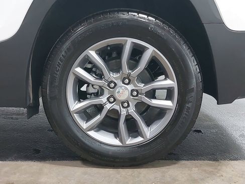 Used 2024 GMC Terrain SLT image 34