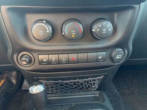 Used 2018 Jeep Wrangler Unlimited Sport S AWD/4WD image 19