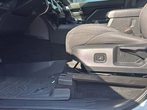 Used 2024 Toyota Tacoma 4x4 Double Cab image 12