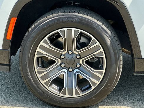 Used 2024 Jeep Wagoneer Series II AWD/4WD image 34