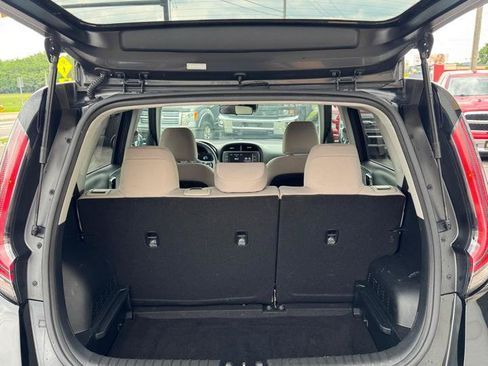 Used 2023 Kia Soul LX w/ LX Technology Package FWD image 23