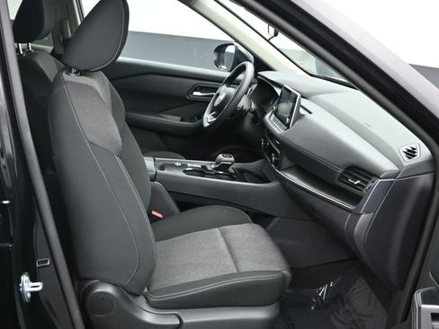 Used 2024 Nissan Rogue SV FWD image 11