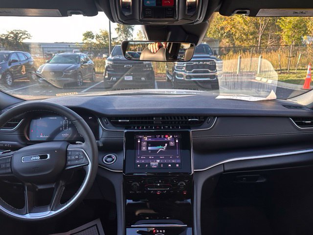 Used 2025 Jeep Grand Cherokee L Altitude AWD/4WD image 27