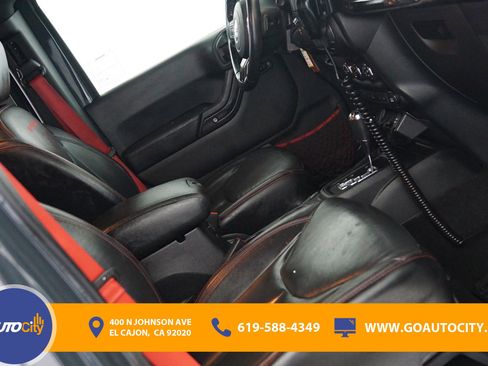 Used 2017 Jeep Wrangler Unlimited Rubicon AWD/4WD image 8