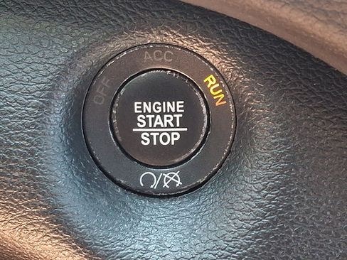 Used 2019 Jeep Cherokee Limited w/ Luxury Group AWD/4WD image 23