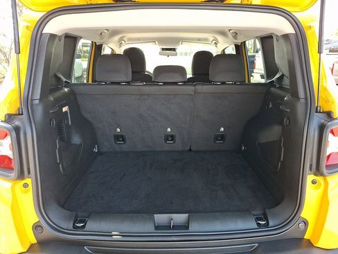 Used 2023 Jeep Renegade Latitude AWD/4WD image 33