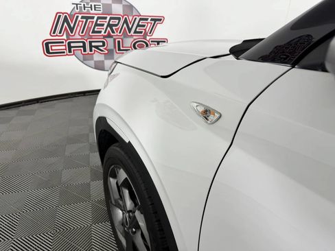 Used 2023 Hyundai Venue Limited w/ Cargo Package FWD image 23