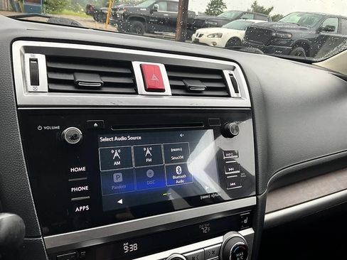 Used 2017 Subaru Outback 2.5i Limited AWD/4WD image 20