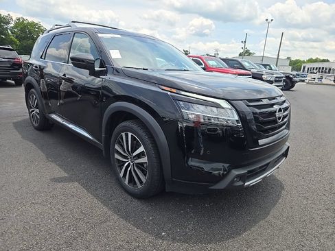 Used 2023 Nissan Pathfinder Platinum AWD/4WD image 2
