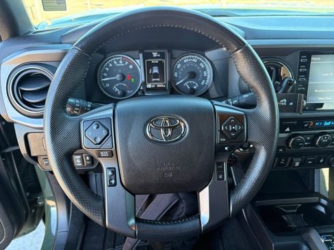 Used 2022 Toyota Tacoma TRD Off-Road w/ TRD Premium Off Road Package image 25