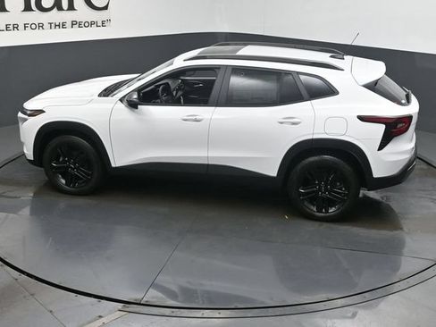 Used 2026 Chevrolet Trax ACTIV w/ Sunroof Package FWD image 21