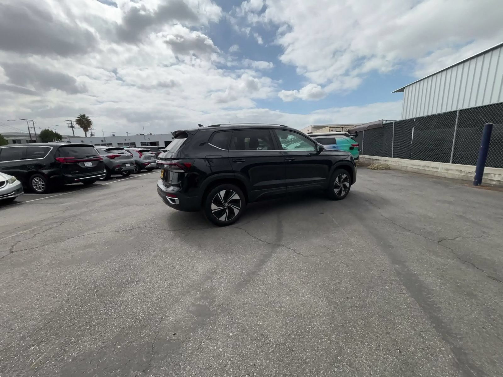 Used 2026 Volkswagen Taos SE AWD/4WD image 13