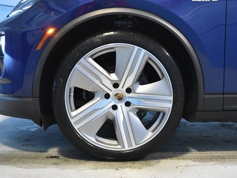 Used 2024 Porsche Macan 4 Electric image 25