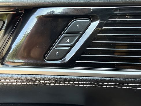 Used 2023 Jeep Wagoneer 4WD image 24