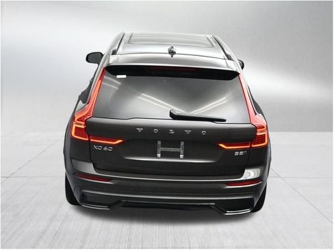 Used 2024 Volvo XC60 B5 Ultimate AWD/4WD image 18