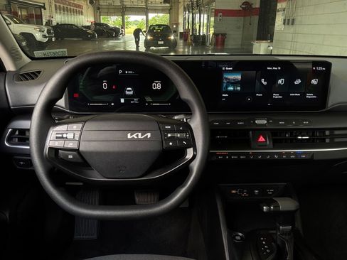 Used 2025 Kia K4 FWD image 13