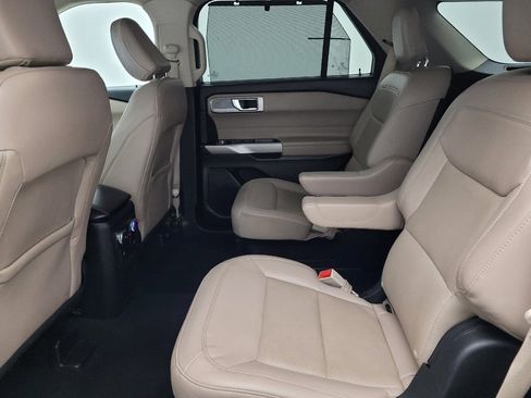 Used 2022 Ford Explorer Limited w/ Equipment Group 301A image 18
