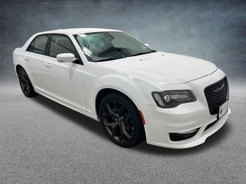 Used 2023 Chrysler 300 Touring L image 7