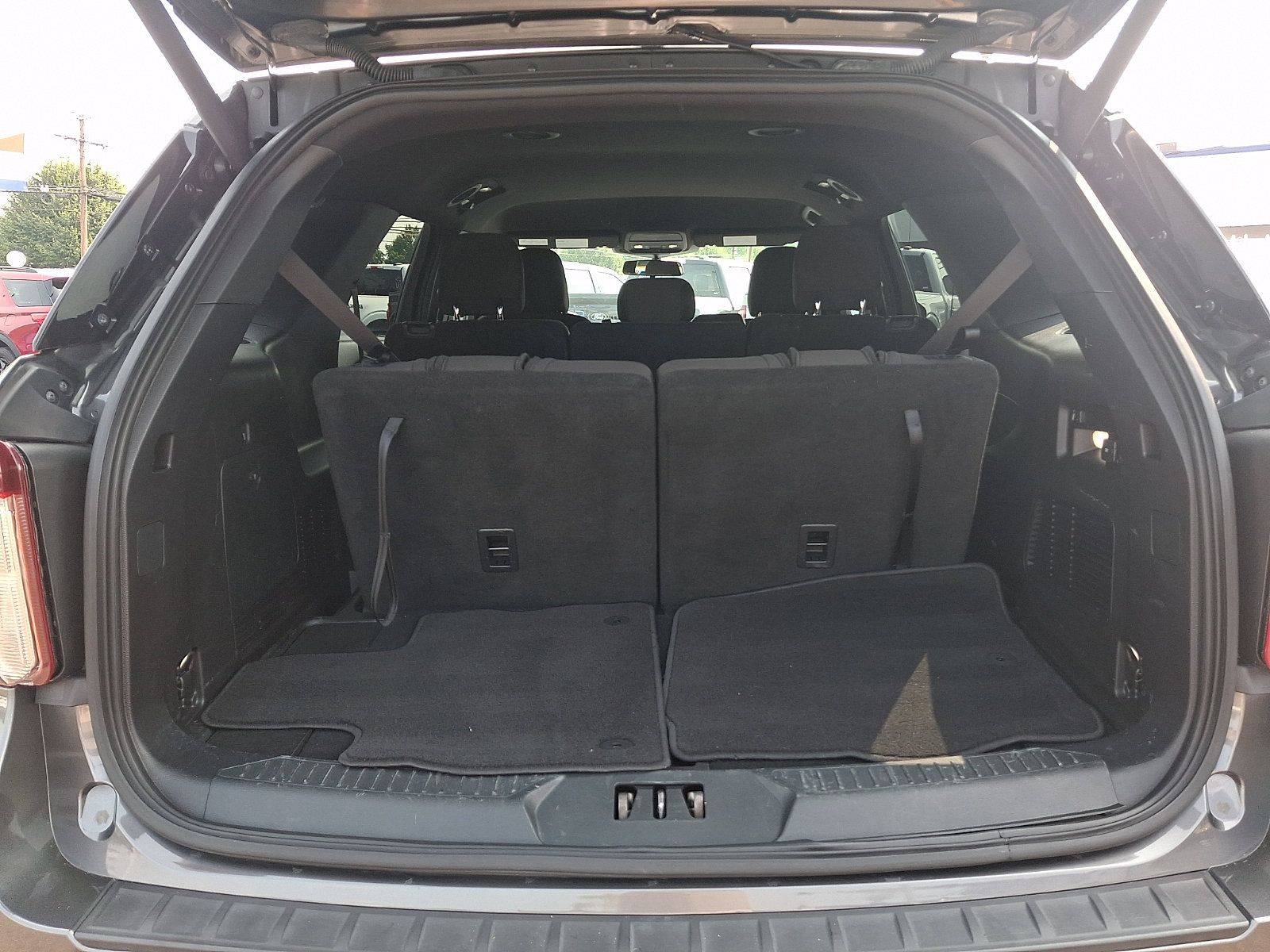 Used 2020 Ford Explorer XLT AWD/4WD image 27