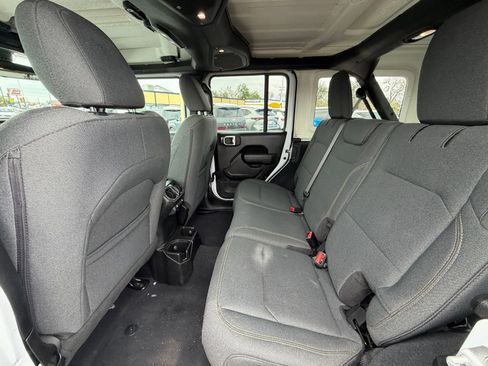 Used 2025 Jeep Wrangler Unlimited Sport AWD/4WD image 24