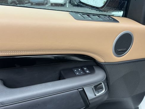 Certified 2023 Land Rover Discovery Metropolitan Edition AWD/4WD image 14