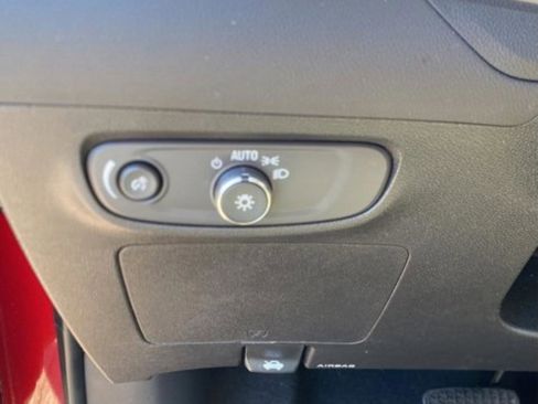 Used 2025 Buick Encore GX Avenir image 16