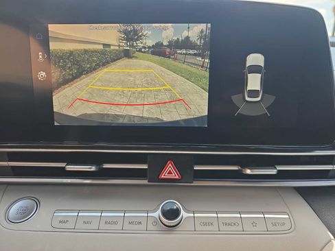 Used 2023 Hyundai Elantra Limited FWD image 18