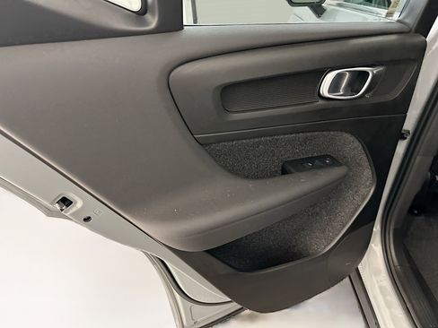 Used 2025 Volvo XC40 B5 Core image 27