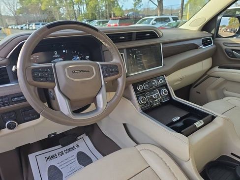 Used 2023 GMC Yukon Denali w/ Advanced Technology Package image 15