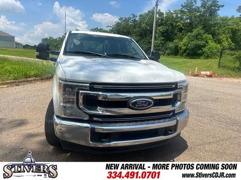 Used 2022 Ford F250 XL w/ STX Appearance Package RWD image 2