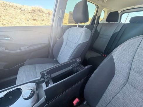 Used 2023 Nissan Rogue SV image 18